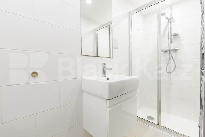 Modern apartment Fairhazel Gardens, South Hampstead